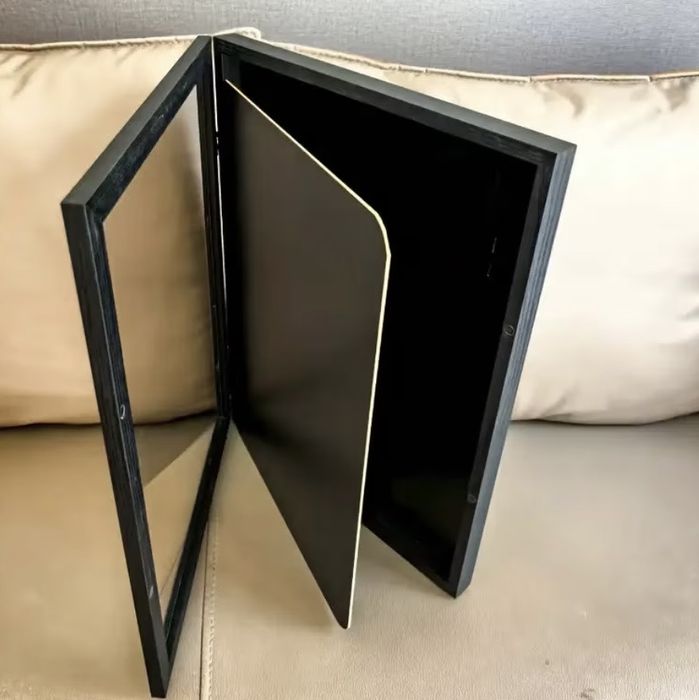 Ramă tricou expozitie