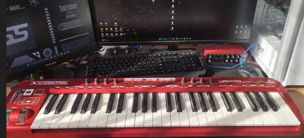 Продам MIDI-клавиатуру Behringer UMX49