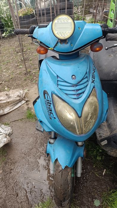 Doar la pachet amindoua 2scutere honda și Suzuki trebuie aranjate preț fix anunț  amindoua  nu schimb Campina