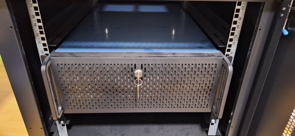 Rack 9u 600mm echipat complet