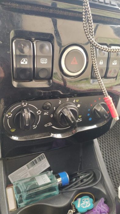 Продам машину ЛАРГУС 16 КЛАПАНА