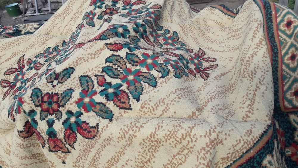 Продам ковры 2 шт