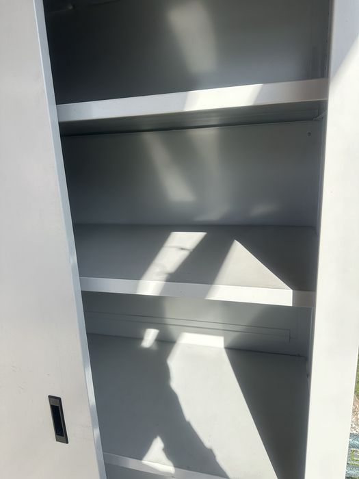 Шкаф метталлический