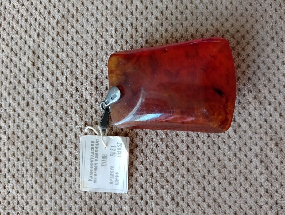 Оригинален кехлибарен медальон – Калининградски кехлибарен комбинат