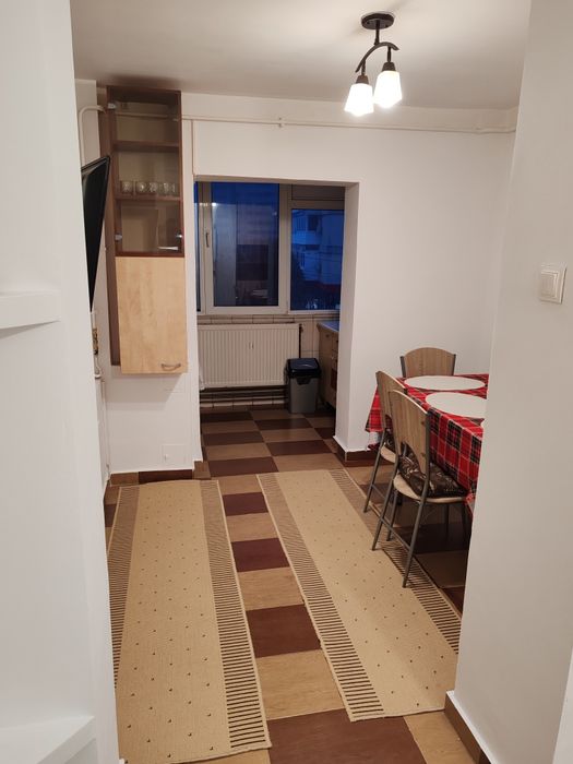 Închiriez apartament 3 camere decomadat