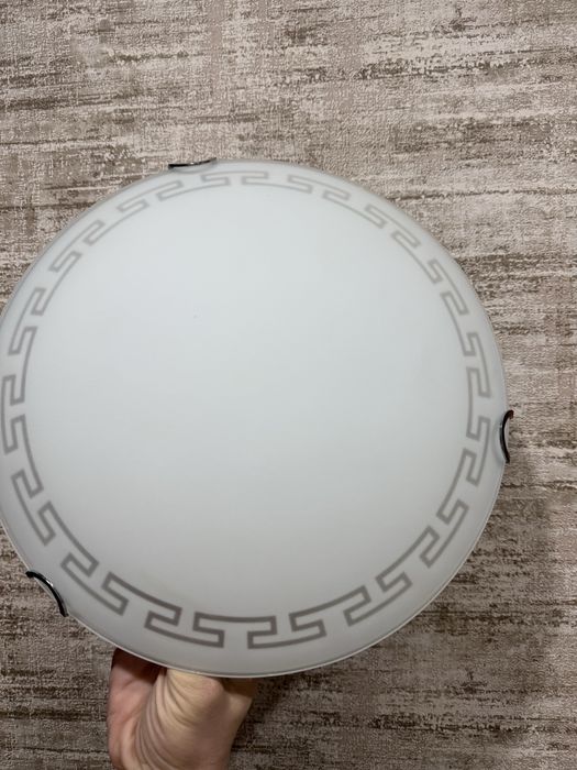 Продам люстры: в спальню, коридор туалет