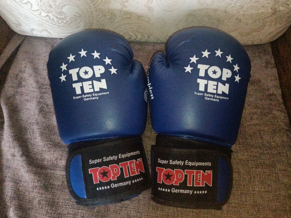 Срочно продам боксерские перчатки