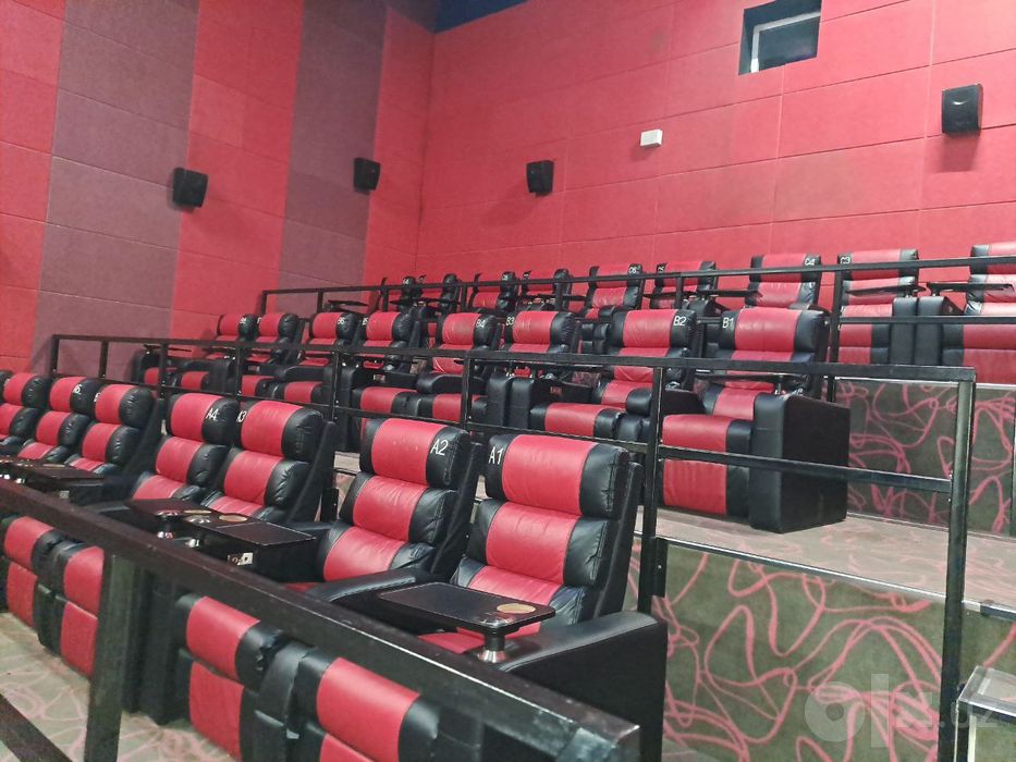 продаётся комфорт кресло электроний реклайнер лежащий для кинотеатра и