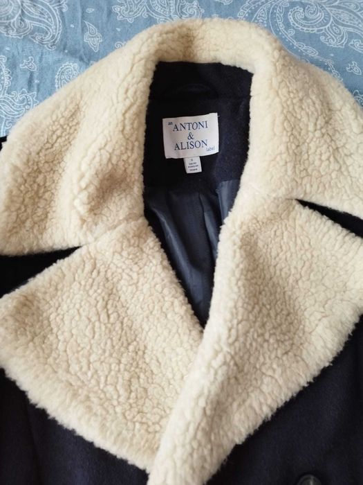 Palton bleumarin cu guler blanita