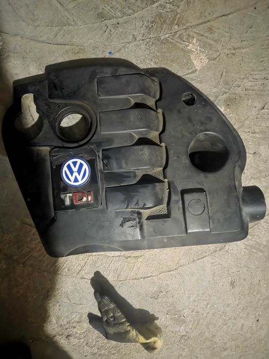 Кора над двигателя за пасат B5.5