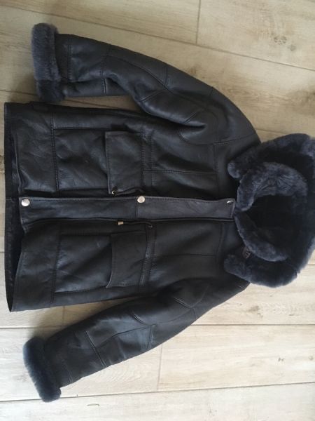 Кожухче естествена кожа 134-140см+ подарък дрешки