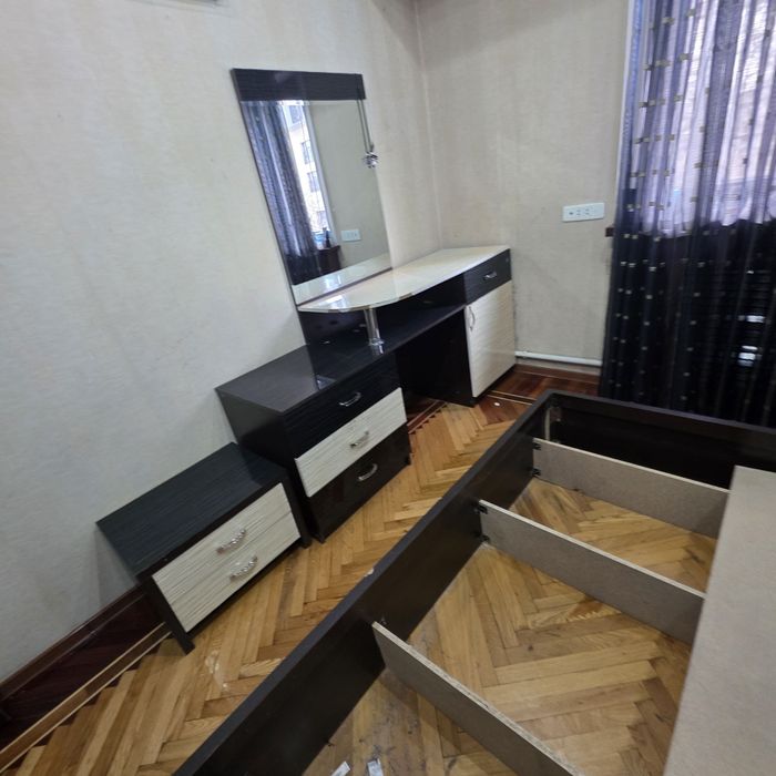 Срочно продам спальный гарнитур акрил