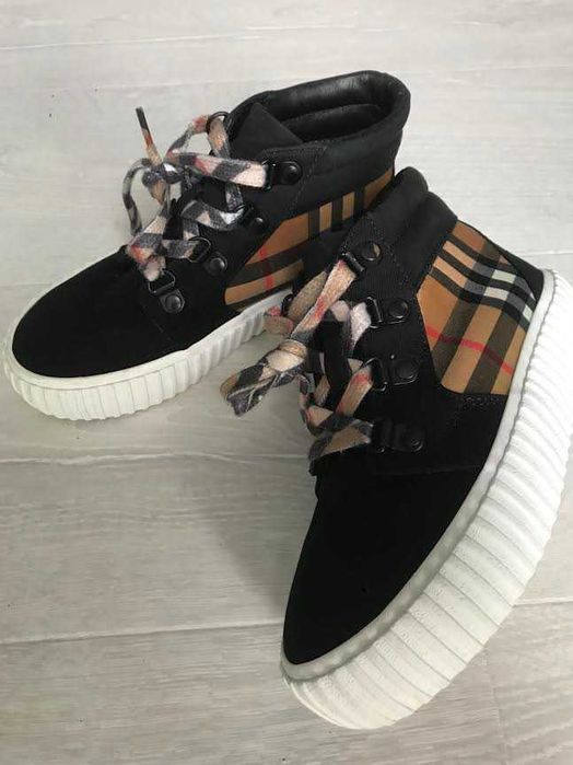 Ghetute copii Burberry impecabile