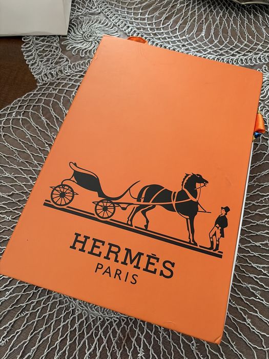 Esarfa din matase, Hermes