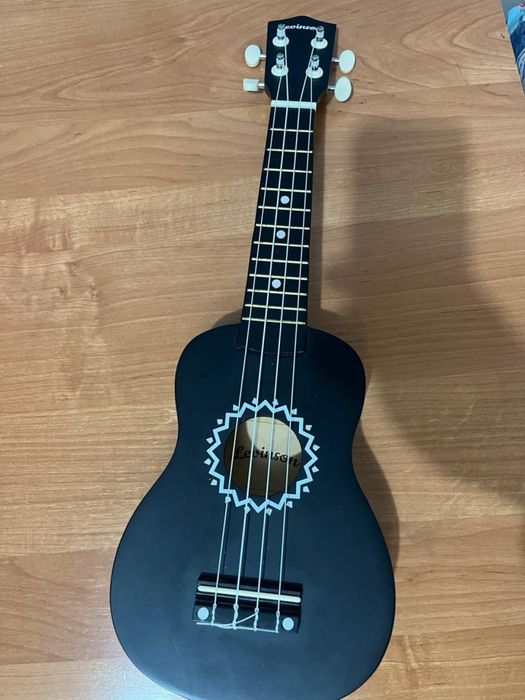 Укулеле маленьки гитара