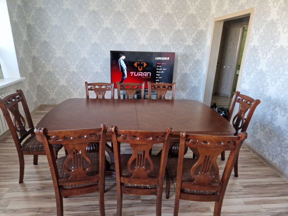 Продам стол и стулья