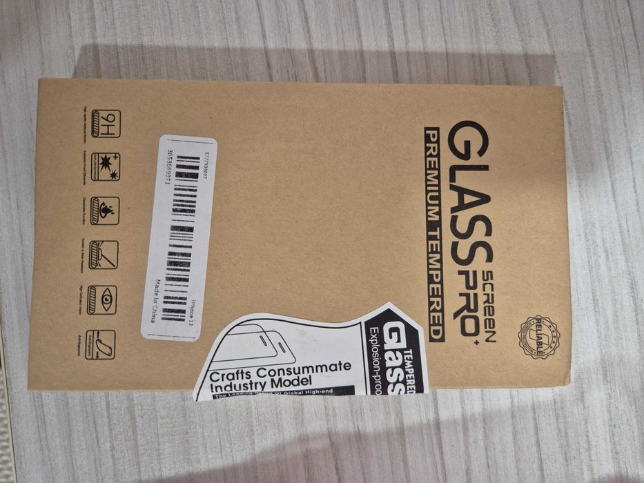 6 броя стъклени протектори за iphone 13 + 3 за камера