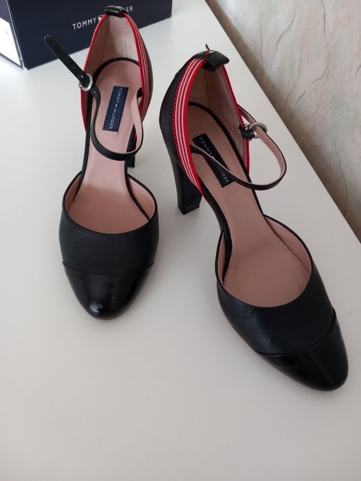 Кожени обувки с ток Tommy Hilfiger