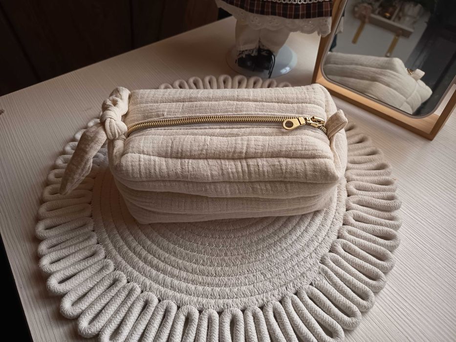 Port fard/geanta cosmetice