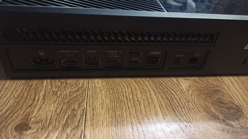 Xbox one 500 GB конзола игра