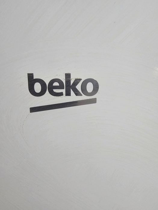 Морозильник вертикальный Beko