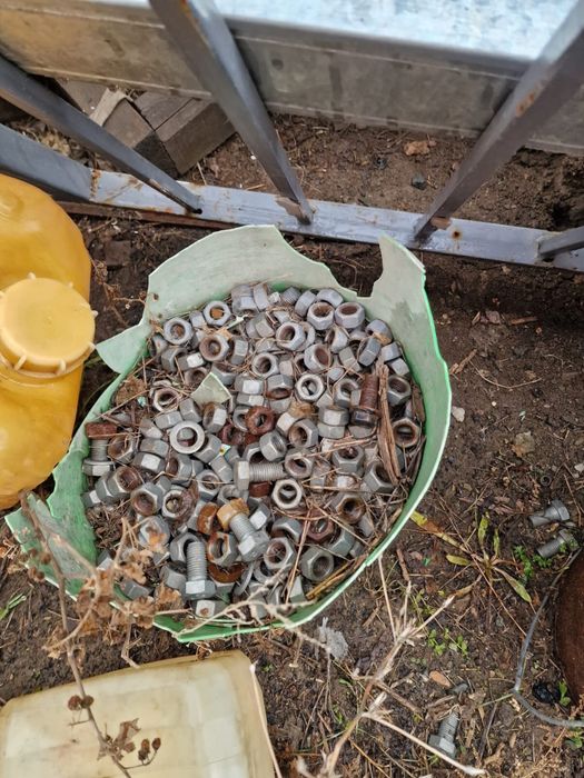 Срочно Продам болты.