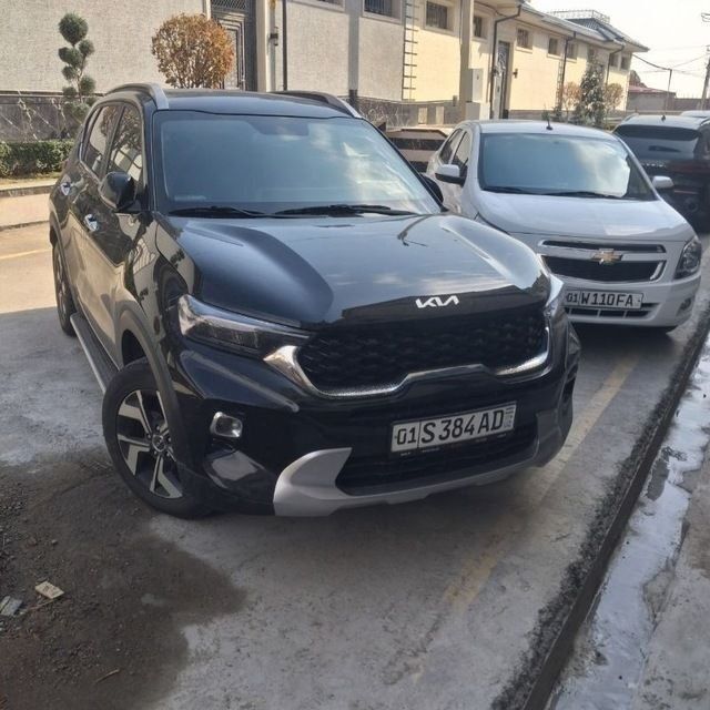 Kia sonet  qora rang