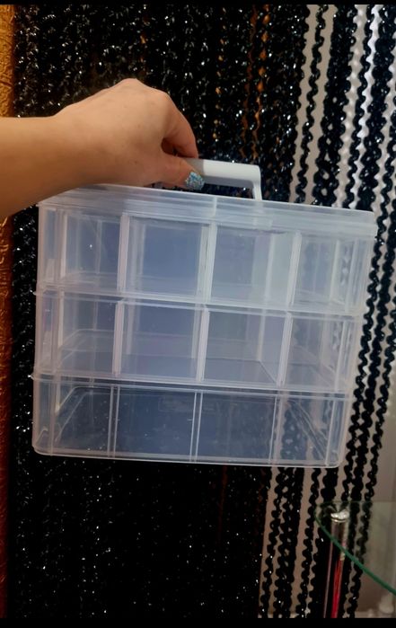 Lot bijuterii și cutie depozitare, stare foarte buna.