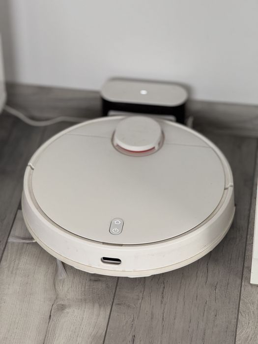 Robot aspirator si  mop Xiaomi cu aplicatie telefon