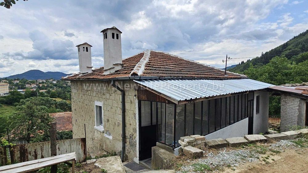 Къща в планината в с. Давидково, обл. Смолян