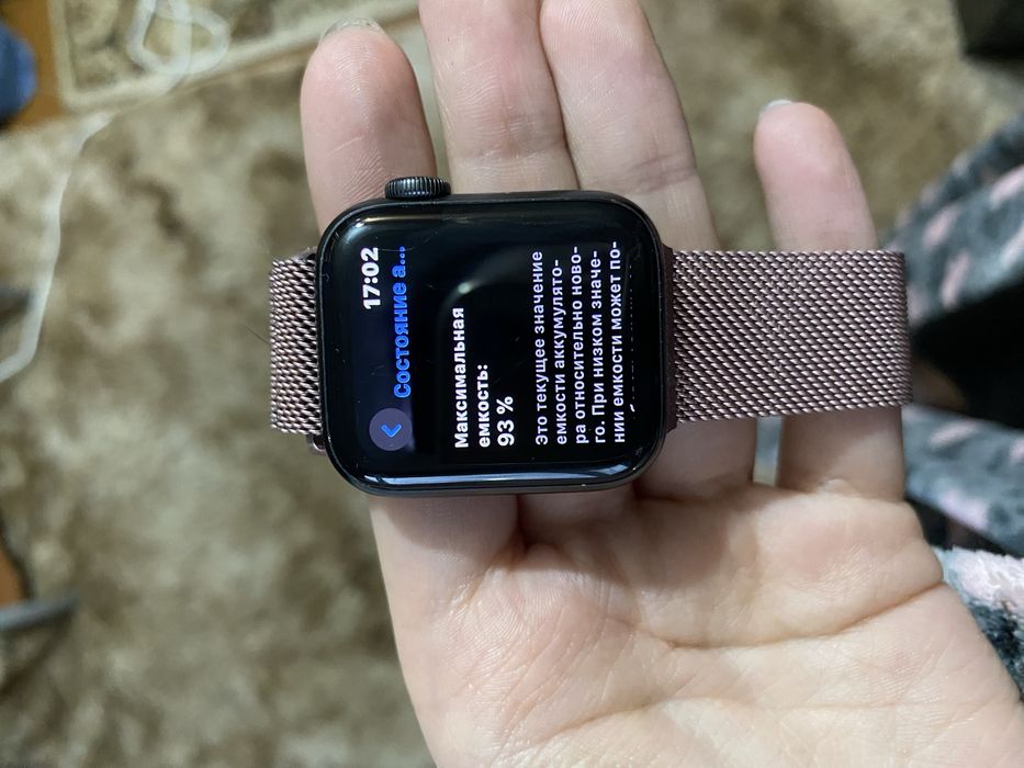 Продам Apple Watch SE