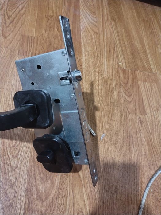 Продам замок дверной