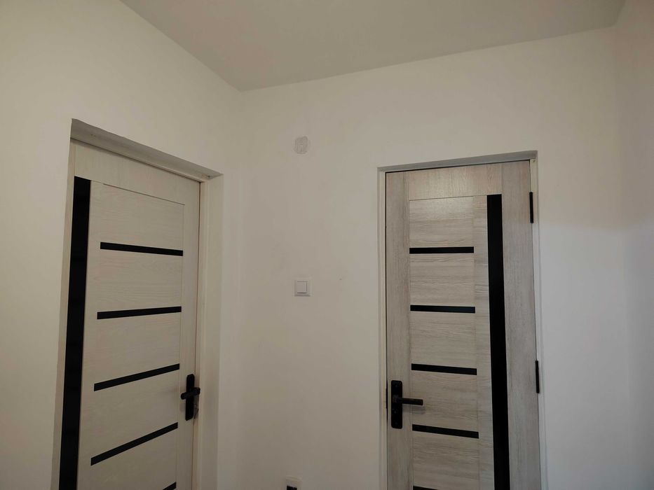 Квартира 2 комнатная, в 2 этажном доме. Первый этаж.