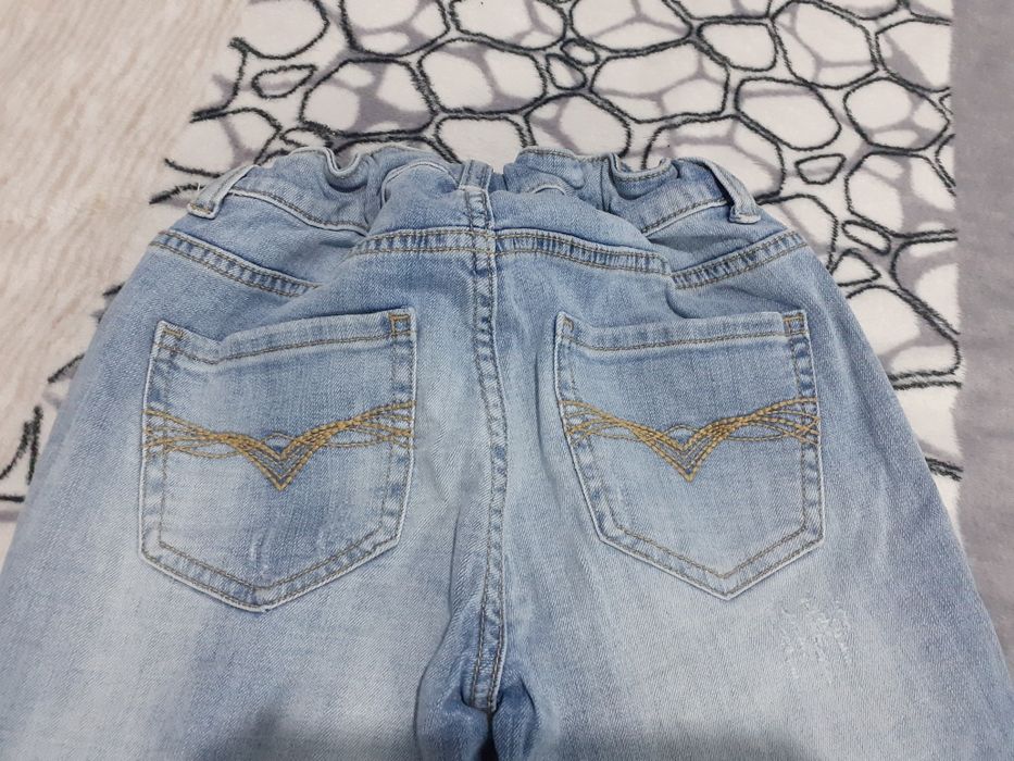 Джинсы на девочку5- 6- 7 лет