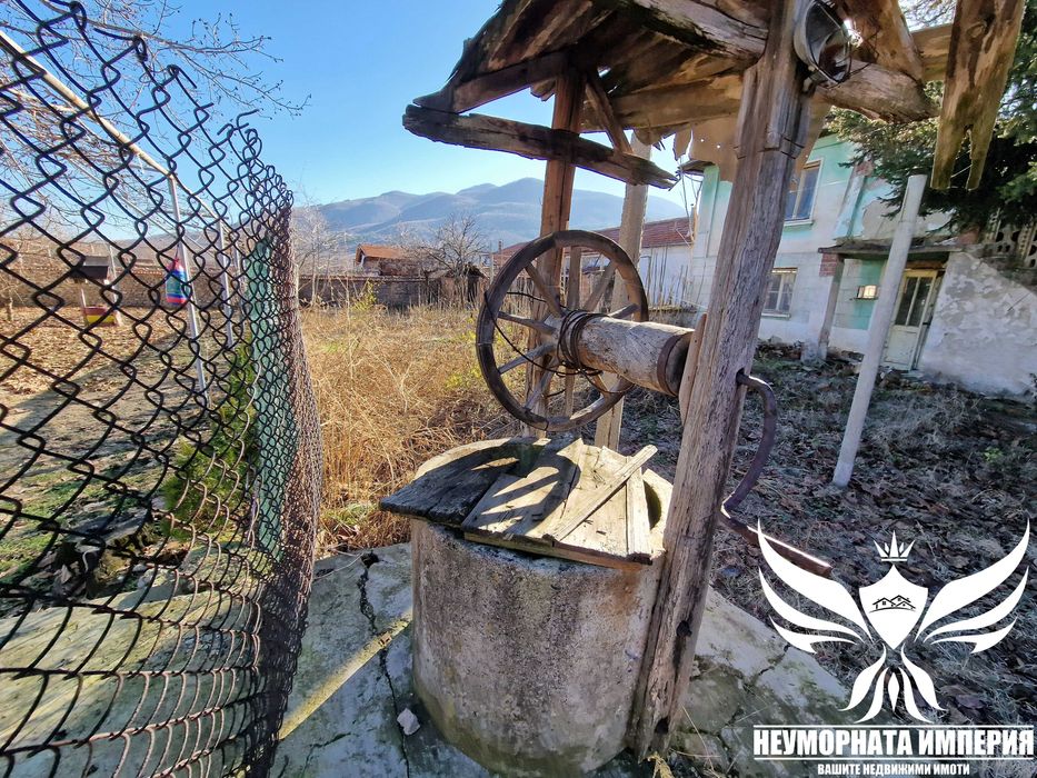 Продавам стара къща 165РЗП с хубав двор 610кв. в с.Тополово