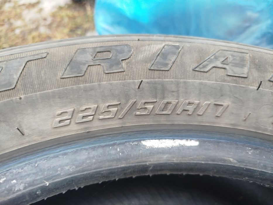 Резина 2-шт 225/50 R17 б/у в хорошем состоянии цена 15000тенге
