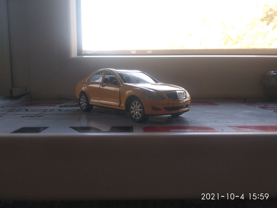 Продам машинку металлическую.