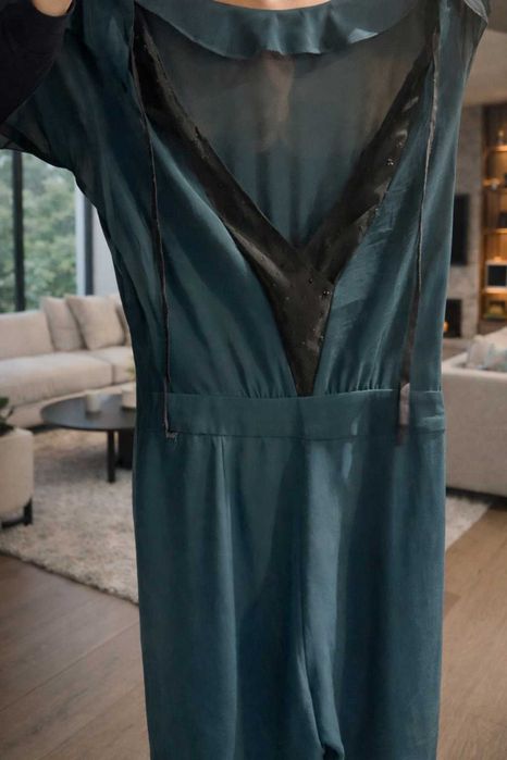 зелен гащеризон цял с къс ръкав и триъгълно деколте дълъг панталон топ