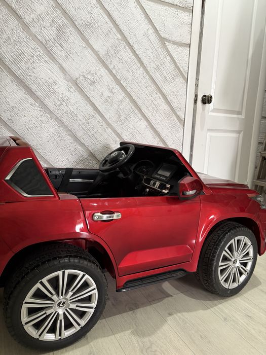 Машина электромобиль lexus 570