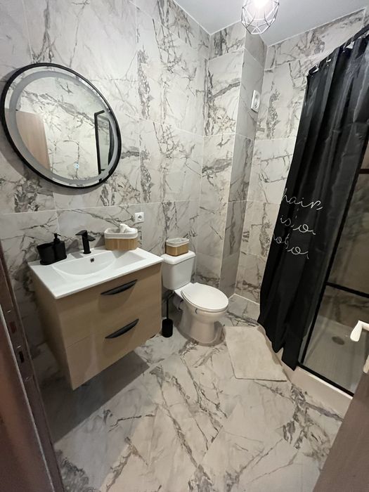 Inchiriez apartament in regim hotelier