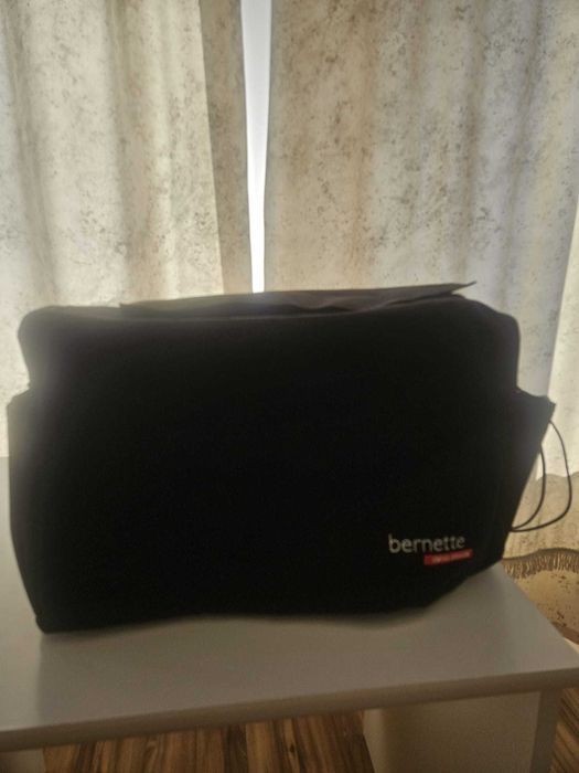 Mașină de cusut profesională Bernette b77