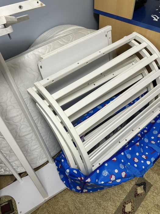 Манеж б/у с 2-мя матрасом