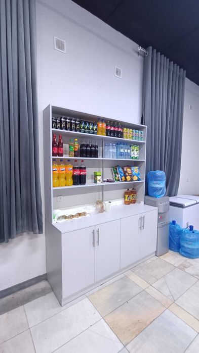 Bar uchun shkaf - vitrina