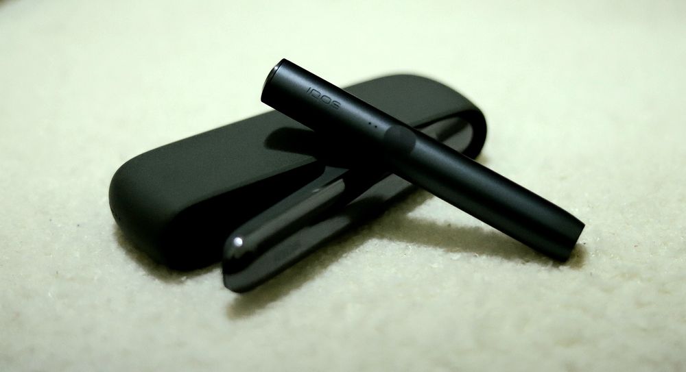 iQOS Iluma i negru