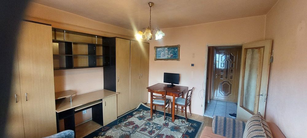 Vând garsonieră decomandată,zona Sensul Vechi