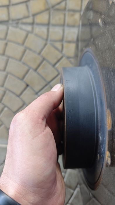 Оригинальные тормозные  диски subaru 294мм