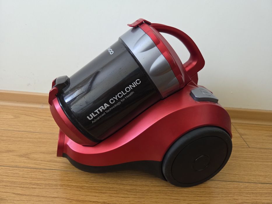 Aspirator DAEWOO ultra cyclonic putere 1400 W
