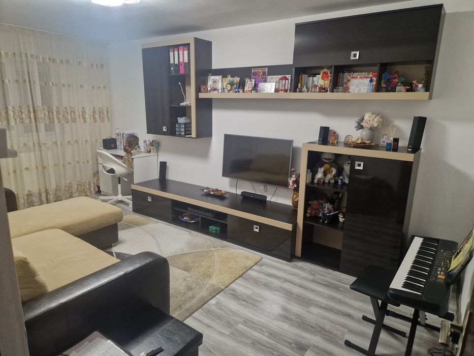 Vand apartament 3 camere