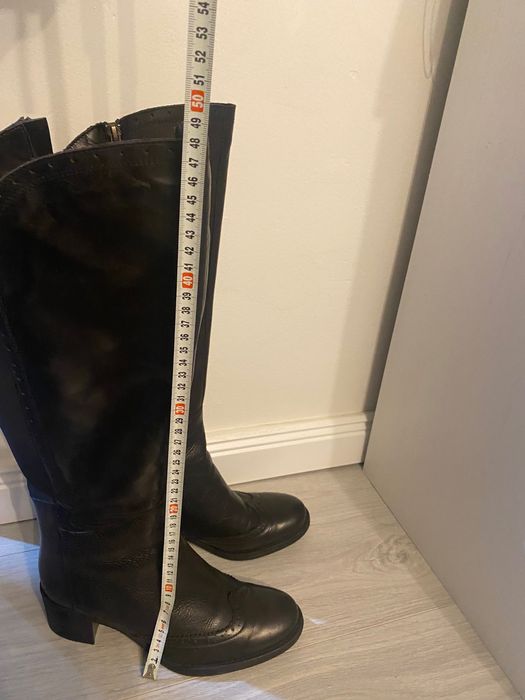 Високи ботуши номер 39