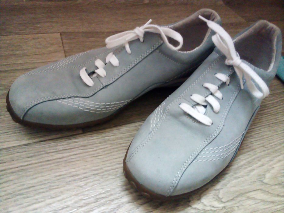 Намалени! Маркови спортни дамски обувки естест. кожа 2 чифта  39 и 40